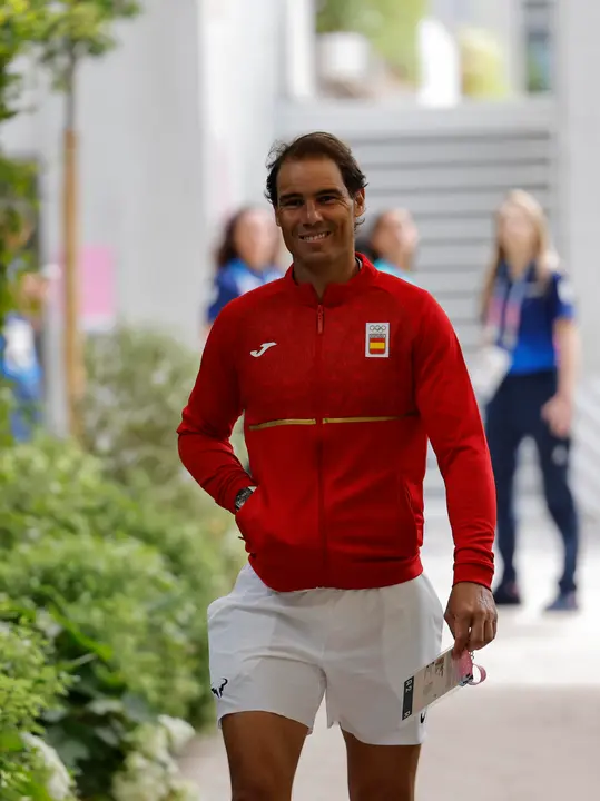 Nadal, a su llegada a la ceremonia oficial del sorteo de cuadros de singles y dobles del tenis ol&iacute;mpico. EFE/ Emilio Lavandeira
