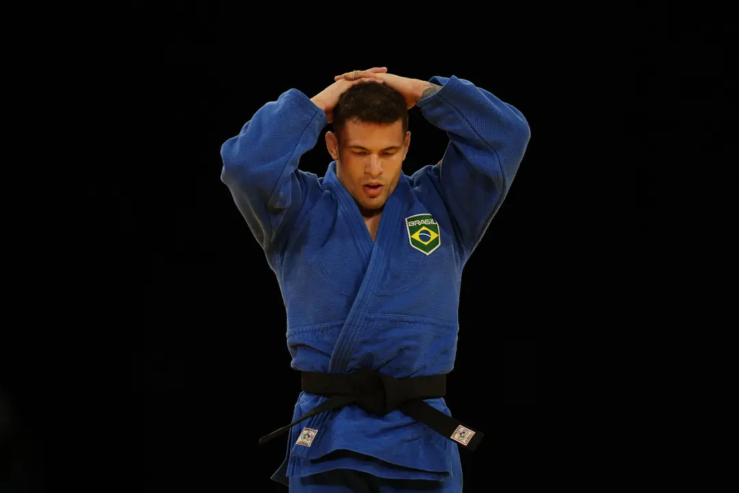 El judoka brasile&ntilde;o Willian Lima reacciona ante el japon&eacute;s Hifumi Abe en la final de Judo Masculino en la categor&iacute;a de -66 kilos de los Juegos Ol&iacute;mpicos de Par&iacute;s 2024 este domingo en Par&iacute;s. EFE/ Miguel Guti&eacute;rrez