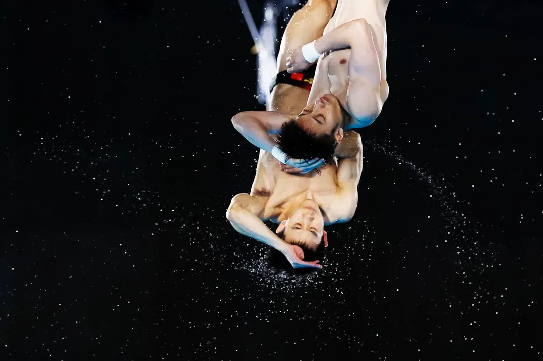 Los chinos Lian Junjie y Yang Hao en la final de la competici&oacute;n de plataforma de 10 m en los Juegos Ol&iacute;mpicos de Par&iacute;s 2024. EFE/EPA/CAROLINE BREHMAN
