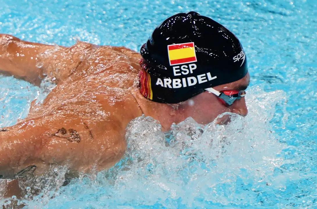 El nadador espa&ntilde;ol Arbidel Gonzalez logr&oacute; este martes la clasificaci&oacute;n para las semifinales de los 200 mariposa de los Juegos Ol&iacute;mpicos de Par&iacute;s. EFE/EPA/CHRISTIAN BRUNA