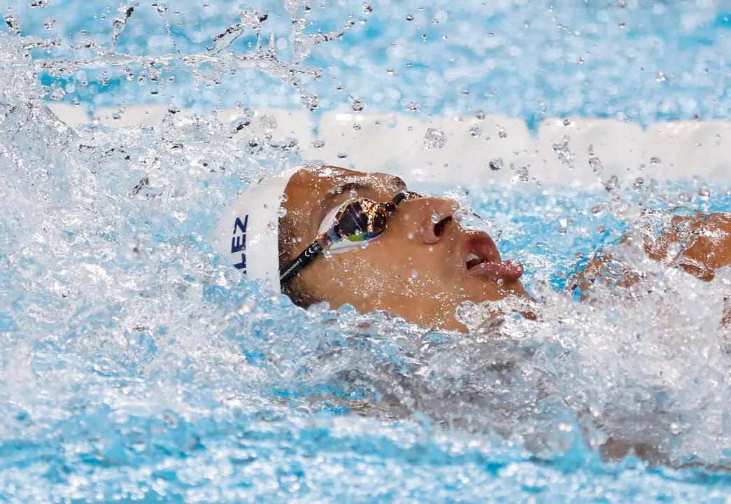 El nadador espa&ntilde;ol Hugo Gonz&aacute;lez en la primera semifinal de los 200m espalda en la piscina de La Defense Arena en Par&iacute;s, Francia. EFE/EPA/MAST IRHAM