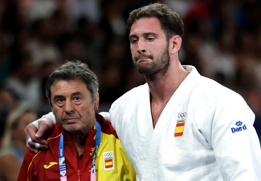 El espa&ntilde;ol Nikoloz Sherazadishvili se lamenta tras perder en la lucha por el bronce. EFE/EPA/CHRISTOPHE PETIT TESSON