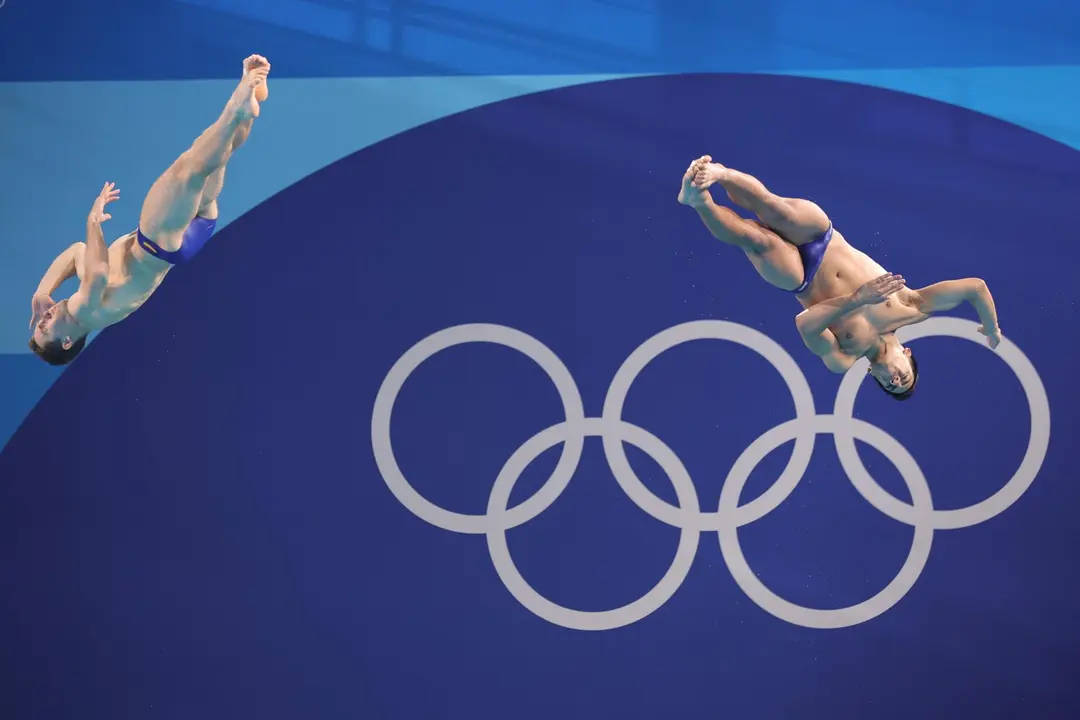 Los espa&ntilde;oles Adri&aacute;n Abad&iacute;a y Nicol&aacute;s Garc&iacute;a Boissier concluyeron sextos en la final de la prueba de saltos de trampol&iacute;n sincronizados de 3 metros. EFE/EPA/TERESA SUAREZ