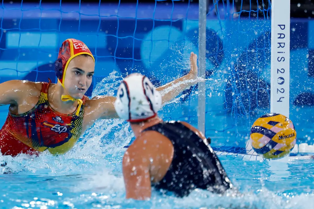 La guardameta Martina Terr&eacute;durante el partido de waterpolo ante Estados Unidos. EFE/EPA/CAROLINE BREHMAN