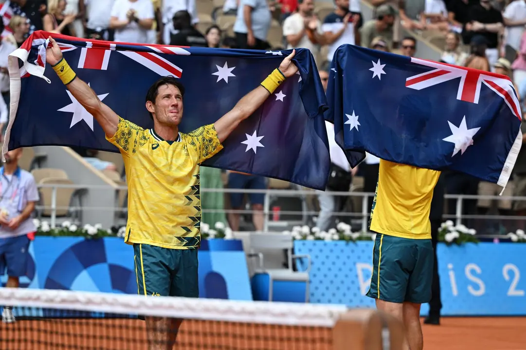 Matthew Ebden y John Peers de Australia celebran el t&iacute;tulo ol&iacute;mpico de dobles despu&eacute;s de ganar la final contra Austin Krajicek y Rajeev Ram, de los Estados Unidos. EFE/EPA/CAROLINE BLUMBERG