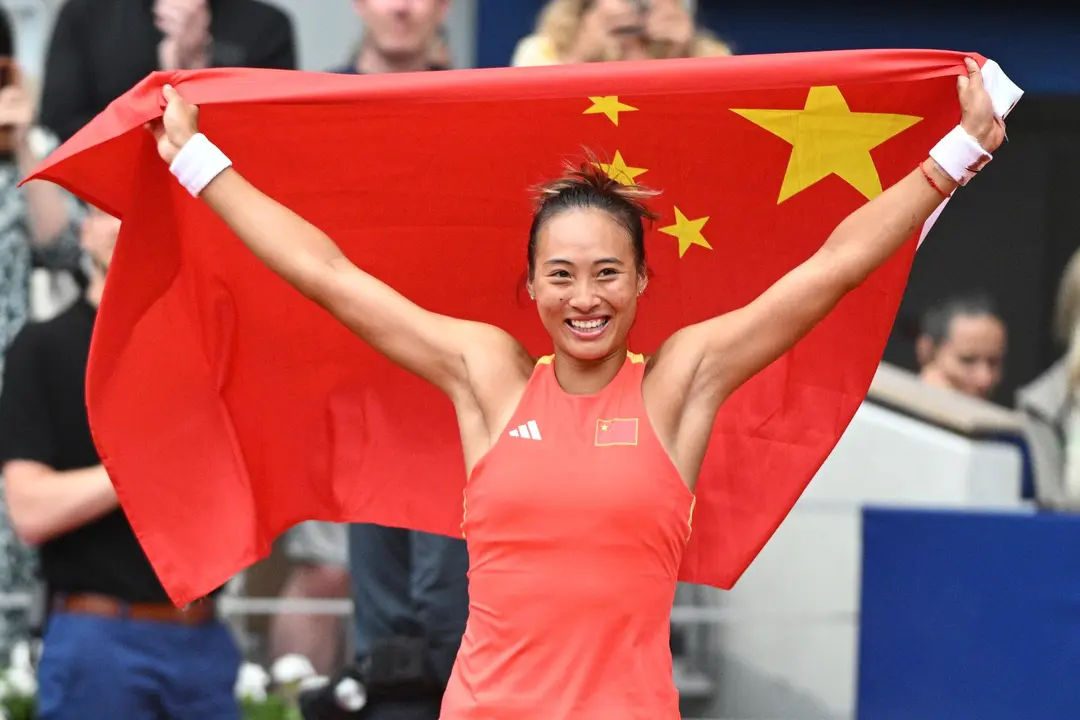 La china Qinwen Zeng campeona ol&iacute;mpica en Roland Garros. EFE/EPA/CAROLINE BLUMBERG