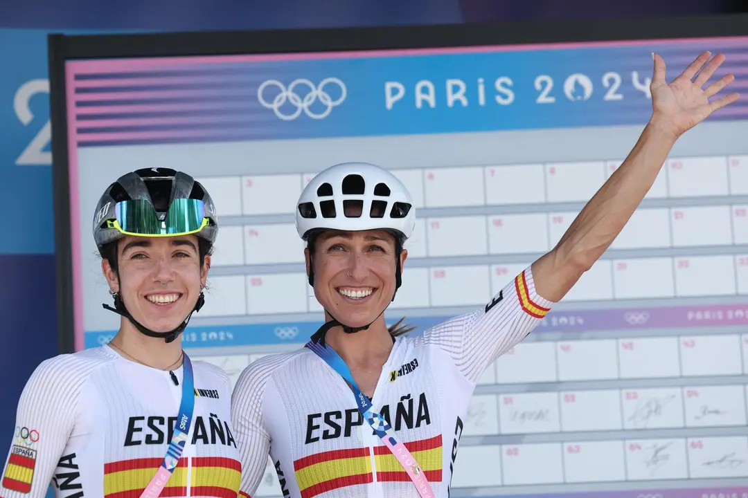 Las espa&ntilde;olas Mireia Benito Pellicer (I) y Margarita Victoria Garcia EFE/EPA/CHRISTOPHE PETIT TESSON