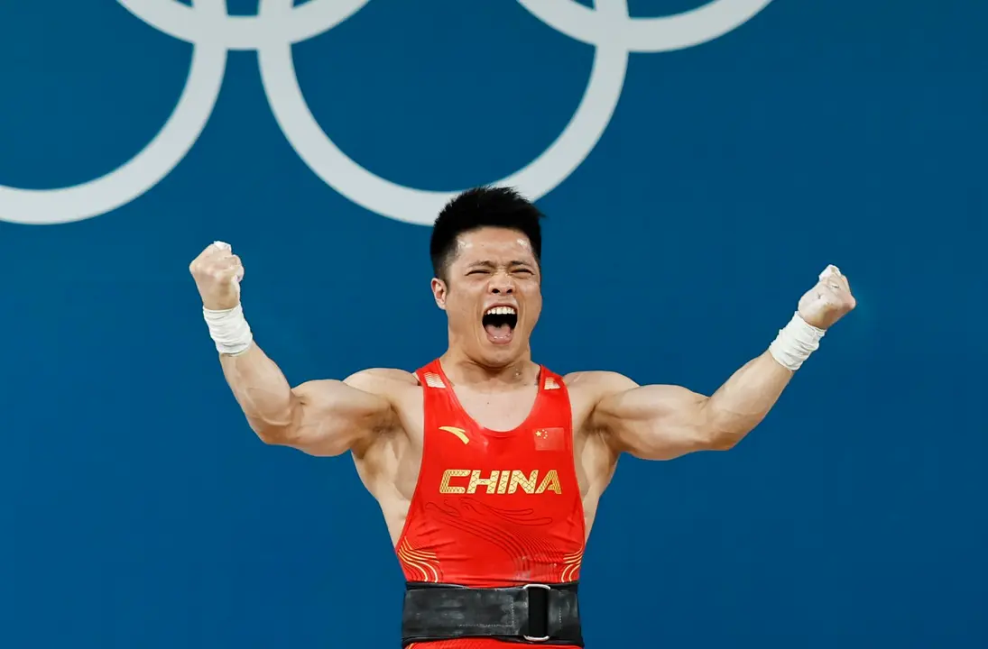 El chino Fabin Li revalid&oacute; el oro en los 61 kg de halterofilia. EFE/EPA/RITCHIE B. TONGO