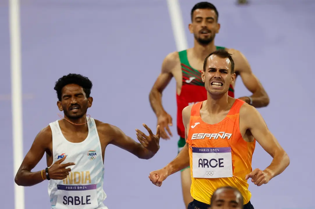 El burgal&eacute;s Dani Arce en la prueba de los 3000 obst&aacute;culos en el Estade de France en Paris, Francia. EFE/ Julio Munoz