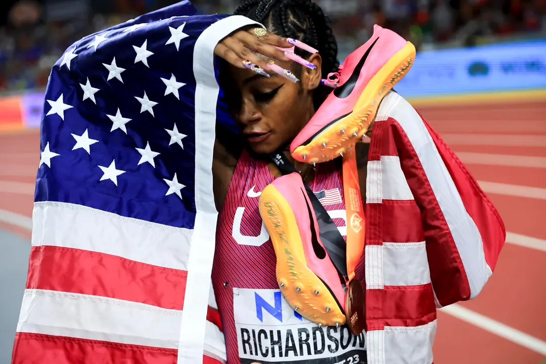 Fotograf&iacute;a de archivo, tomada el 25 de agosto de 2023,  en la que se registr&oacute; a la atleta estadounidense Sha'Carri Richardson tras ganar la prueba femanina de los 200 metros del Campeonato Mundial de Atletismo de Budapest (Hungr&iacute;a). EFE/Istvan Derencseny