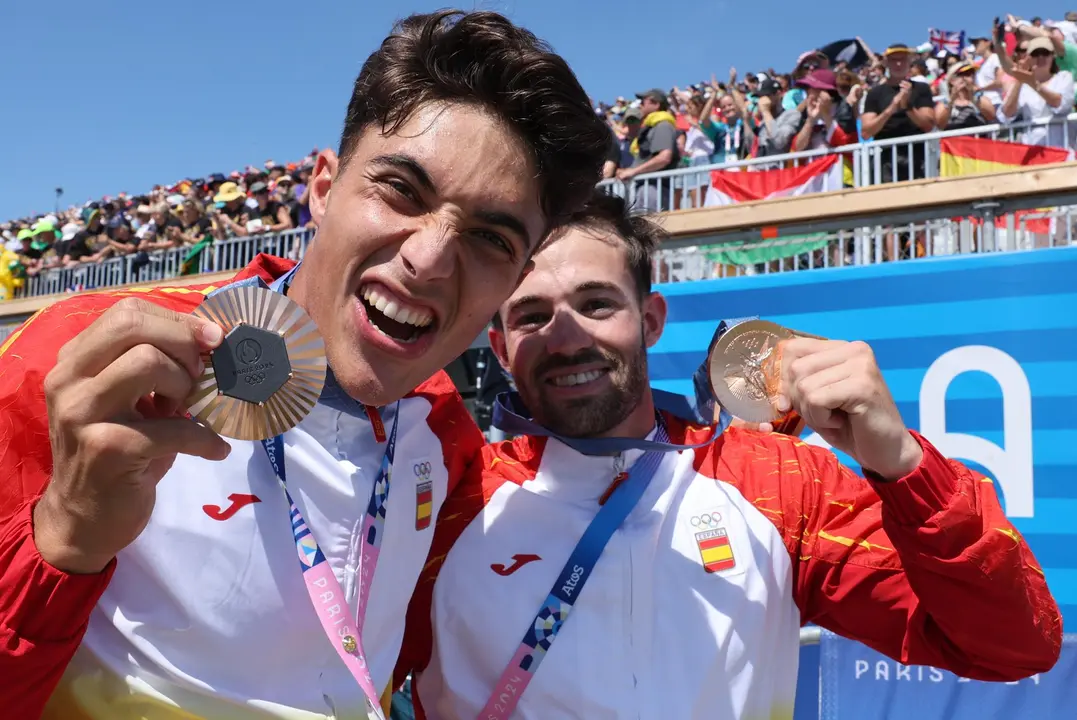 Medallistas de bronce en C2 500, Juan Antoni Moreno y Diego Dominguez. EFE/EPA/MAXIM SHIPENKOV