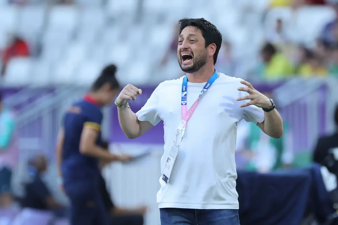 El entrenador de Brasil, Arthur Elias, en un momento de la semifinal ol&iacute;mpica contra Espa&ntilde;a. EFE/ Kiko Huesca