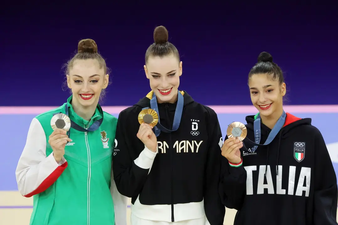La alemana Darja Varfolomeev ejerci&oacute; en Par&iacute;s como la campeona del mundo que es y gan&oacute; tambi&eacute;n el oro ol&iacute;mpico. EFE/EPA/TERESA SUAREZ