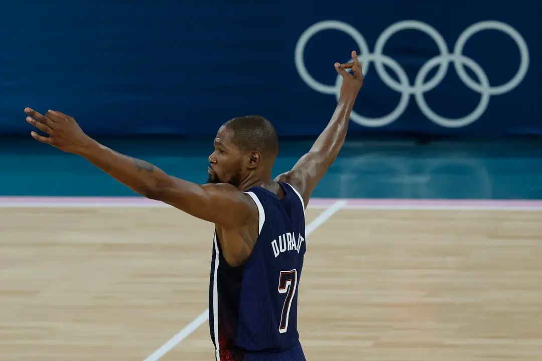El jugador estadounidense Kevin Durant en la final de Baloncesto masculino, entre Francia y EEUU, de los Juegos Ol&iacute;mpicos de Par&iacute;s 2024 este s&aacute;bado, en el Bercy Arena de la capital gala. EFE/ Juanjo Martin