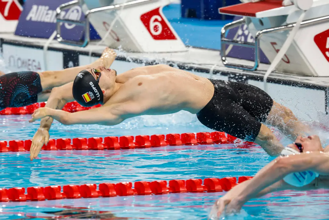 El nadador espa&ntilde;ol &Iacute;&ntilde;igo Llopis durante su participaci&oacute;n en la final de 100 metros espalda de los Juegos Paral&iacute;mpicos Par&iacute;s 2024, este s&aacute;bado en la capital francesa. EFE/ Javier Etxezarreta