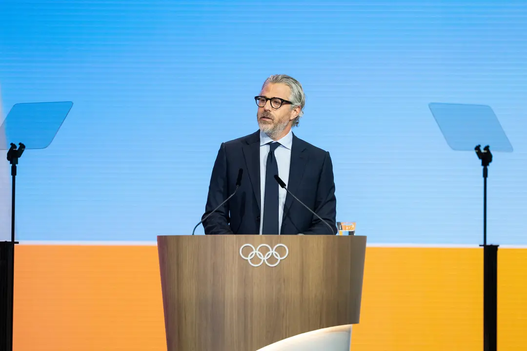 El presidente del comit&eacute; organizador de los Juegos de Los &Aacute;ngeles 2028, Casey Wasserman, afirm&oacute; este jueves que no prev&eacute; "ning&uacute;n problema, ninguno, para ning&uacute;n pa&iacute;s" con los visados de acceso a Estados Unidos con motivo de la cita ol&iacute;mpica. "Desde nuestra candidatura hemos trabajado con cuatro administraciones diferentes y con tres presidentes y todos ellos han mostrado su compromiso total con el acceso de todo el mundo y con la Carta Ol&iacute;mpica", dijo Wasserman en Costa Navarino (Grecia), donde se re&uacute;ne la 144 Sesi&oacute;n del COI. EFE/ COI/Greg Martin