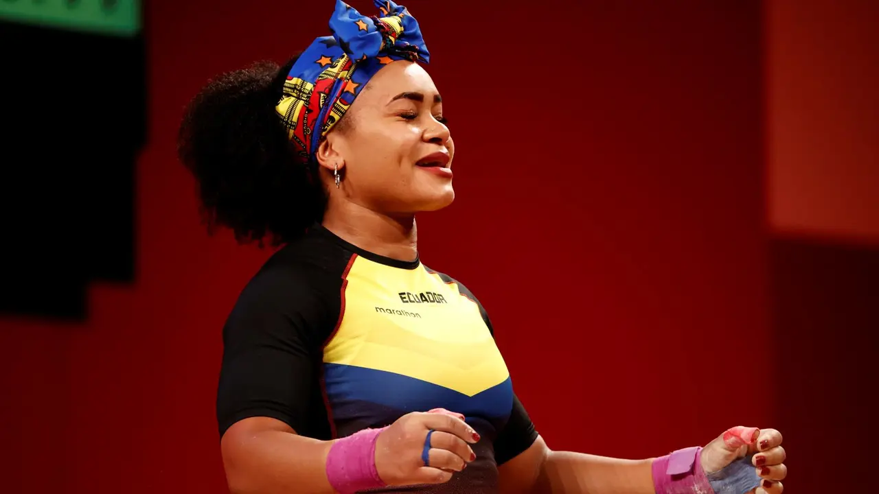Fotograf&iacute;a de archivo, tomada en agosto de 2021, en la que se registr&oacute; a la pesista ecuatoriana Neisi Patricia Dajomes Barrera, durante los Juegos Ol&iacute;mpicos 2020, en Tokio (Jap&oacute;n). Dajomes ser&aacute; la abanderada de su pa&iacute;s en los Ol&iacute;mpicos de Par&iacute;s 2024. EFE/Jos&eacute; M&eacute;ndez