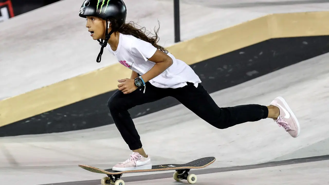 La skater brasile&ntilde;a Rayssa Leal, durante un Campeonato Mundial de Skate en la modalidad "Street", en el Parque Anhembi, de Sao Paulo (Brasil). EFE/Sebasti&atilde;o Moreira