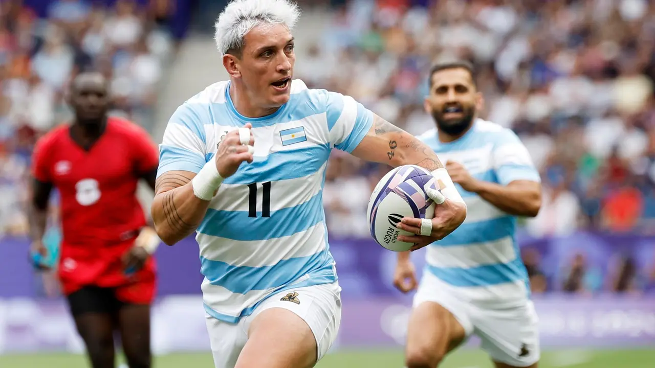 El jugador argentino Luciano Gonzalez en acci&oacute;n durante el partido del grupo N ante Kenia en Saint Francia, Kenia. EFE/EPA/YOAN VALAT
