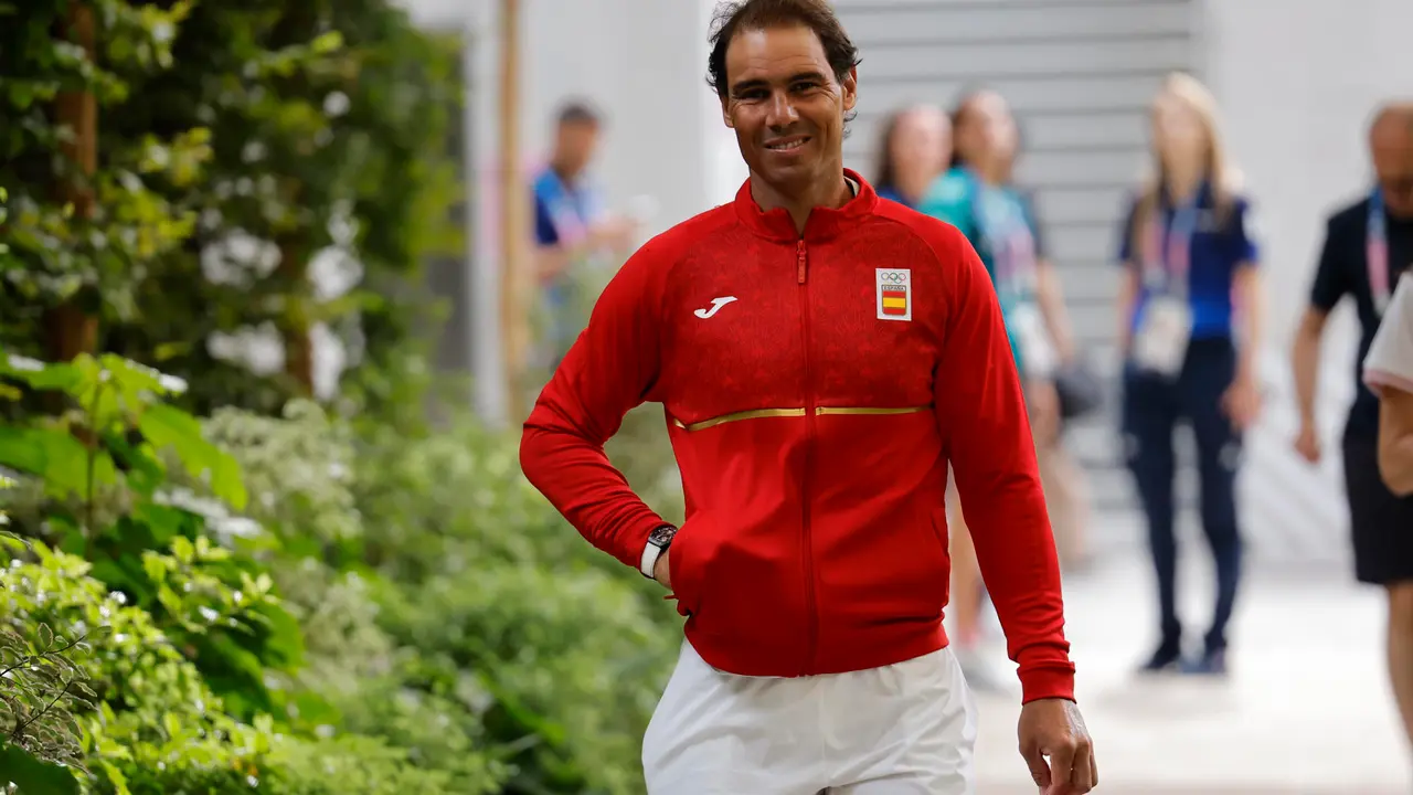 El tenista espa&ntilde;ol Rafa Nadal a su llegada a la ceremonia oficial del sorteo de cuadros de singles y dobles del tenis ol&iacute;mpico celebrado en el Club des Loges del Estade Roland Garros, Par&iacute;s. EFE/ Emilio Lavandeira