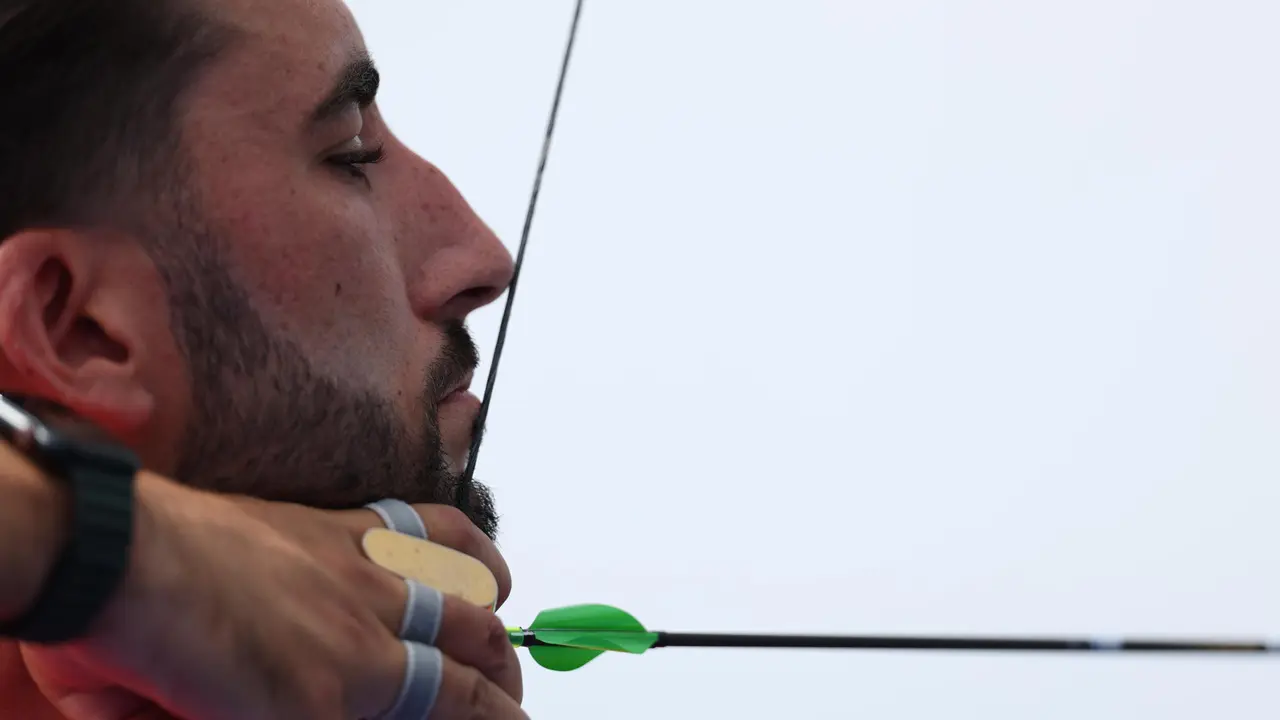 Pablo Acha, durante la fase clasificatoria de tiro con arco de los Juegos Ol&iacute;mpicos de Par&iacute;s 2024. EFE/ Sashenka Guti&eacute;rrez