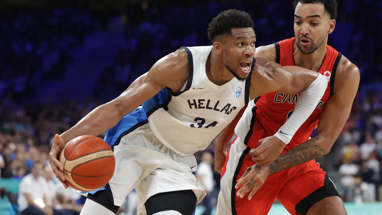 El p&iacute;vot griego Giannis Antetokounmpo durante el partido que han jugado Grecia y Canad&aacute; en Villeneuve-d'Ascq, Francia. EFE/EPA/ALEX PLAVEVSKI