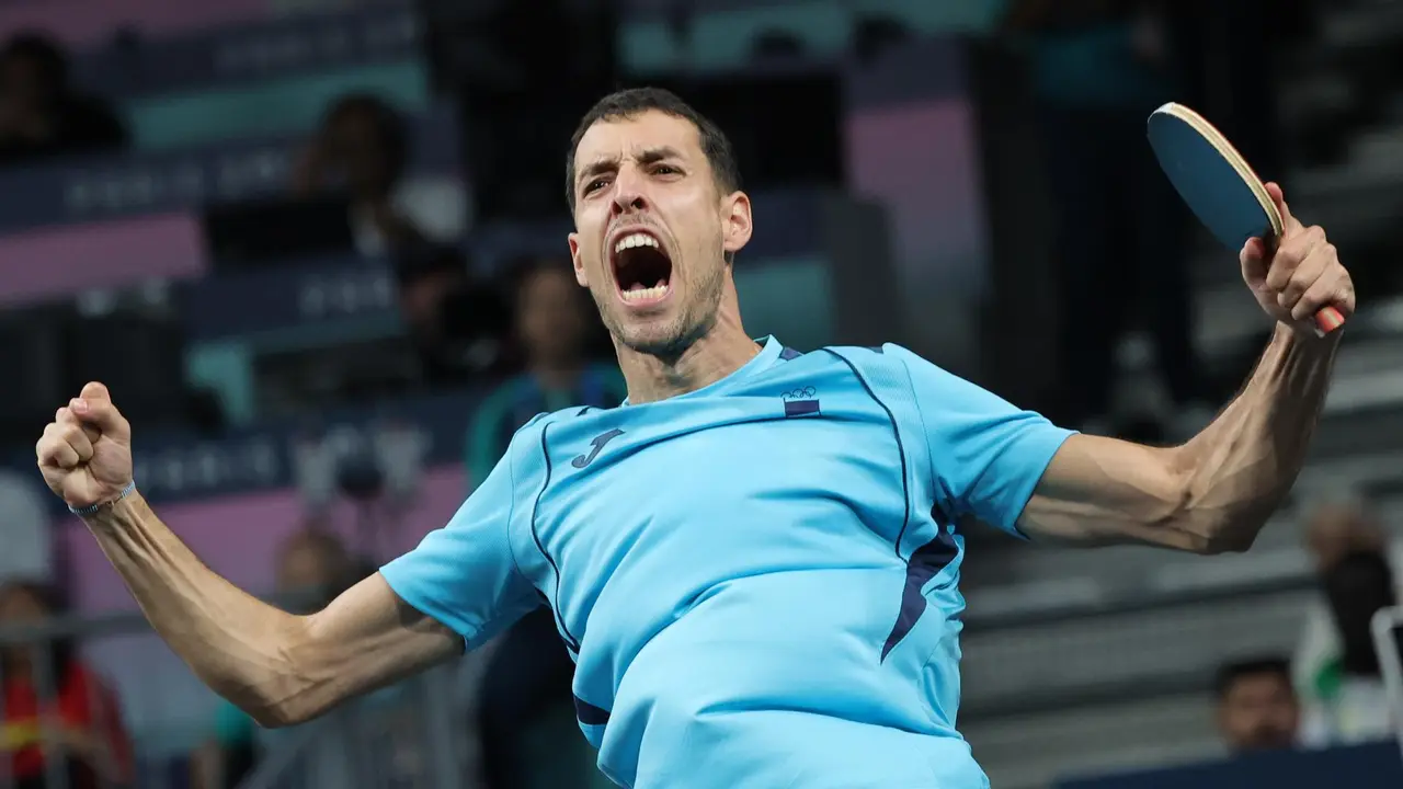 El espa&ntilde;ol &Aacute;lvaro Robles celebra la victoria contra el austriaco Daniel Habesohn en los Juegos Ol&iacute;mpicos de Par&iacute;s 2024. EFE/EPA/TERESA SU&Aacute;REZ