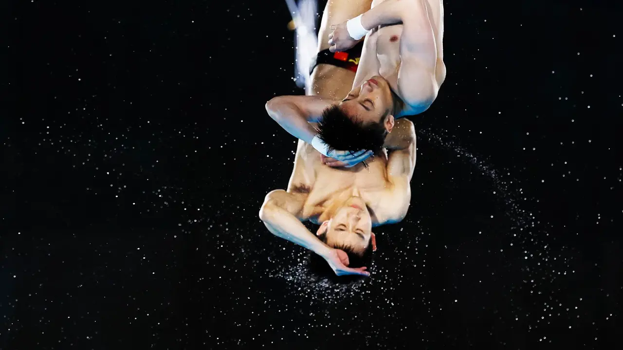 Los chinos Lian Junjie y Yang Hao en la final de la competici&oacute;n de plataforma de 10 m en los Juegos Ol&iacute;mpicos de Par&iacute;s 2024. EFE/EPA/CAROLINE BREHMAN