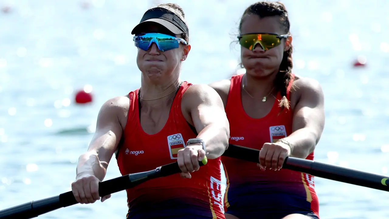 Las remeras espa&ntilde;olas Aina Cid y Esther Briz se han clasificado para las semifinales del dos sin tras acabar segundas en su serie de repesca tras las danesas Hedvig Rasmussen, en los Juegos Ol&iacute;mpicos de Par&iacute;s 2024, en el Estadio N&aacute;utico de Vaires-sur-Marne en Vaires-sur-Marne, Francia. EFE/MAXIM SHIPENKOV