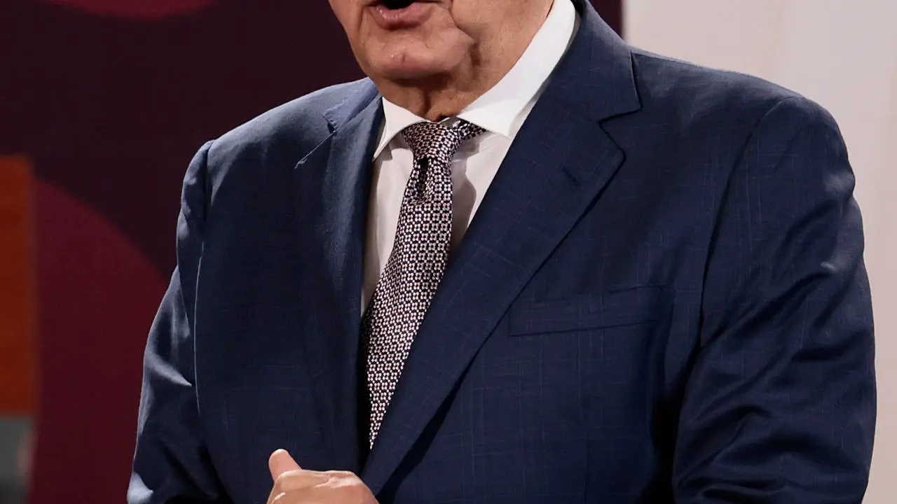 El presidente de M&eacute;xico, Andr&eacute;s Manuel L&oacute;pez Obrador habla durante su conferencia de prensa matutina en el Palacio Nacional, este lunes, en Ciudad de M&eacute;xico (M&eacute;xico). EFE/ Jos&eacute; M&eacute;ndez