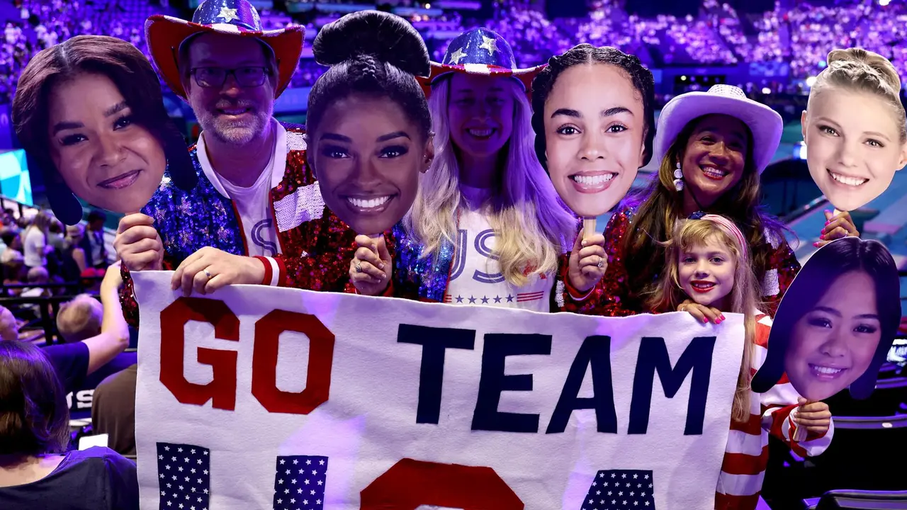 Aficionados durante la final de Gimnasia Art&iacute;stica en Equipos Femenino, parte de los Juegos Ol&iacute;mpicos de Par&iacute;s 2024 este martes, en el Bercy Arena de la capital francesa.  EFE/EPA/ANNA SZILAGYI