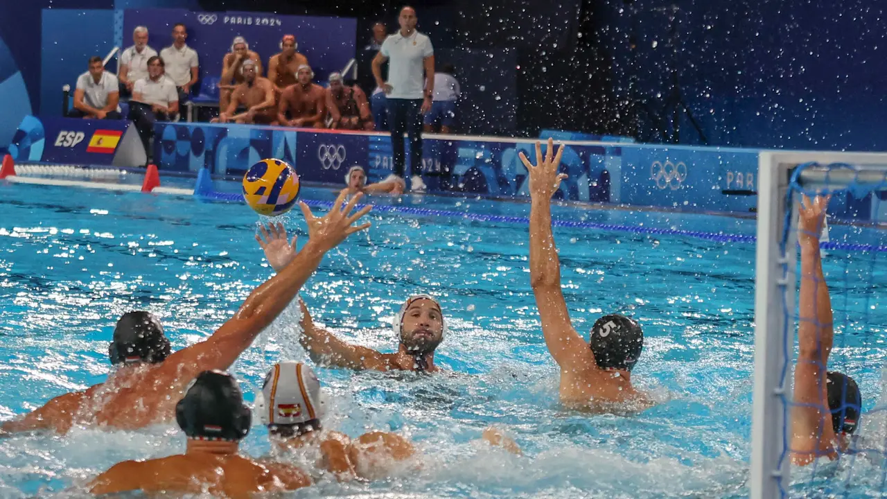 Partido de ronda preliminar del Grupo B de Waterpolo Masculino, entre Espa&ntilde;a y Hungr&iacute;a, parte de los Juegos Ol&iacute;mpicos de Par&iacute;s 2024, en Saint-Denis (Francia). EFE/ Miguel Guti&eacute;rrez
