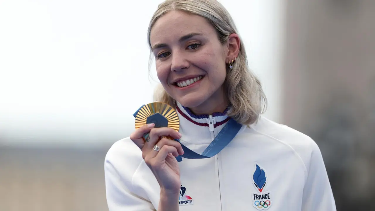 La francesa Cassandre Beaugrand, oro en triatl&oacute;n. EFE/EPA/MOHAMMED BADRA
