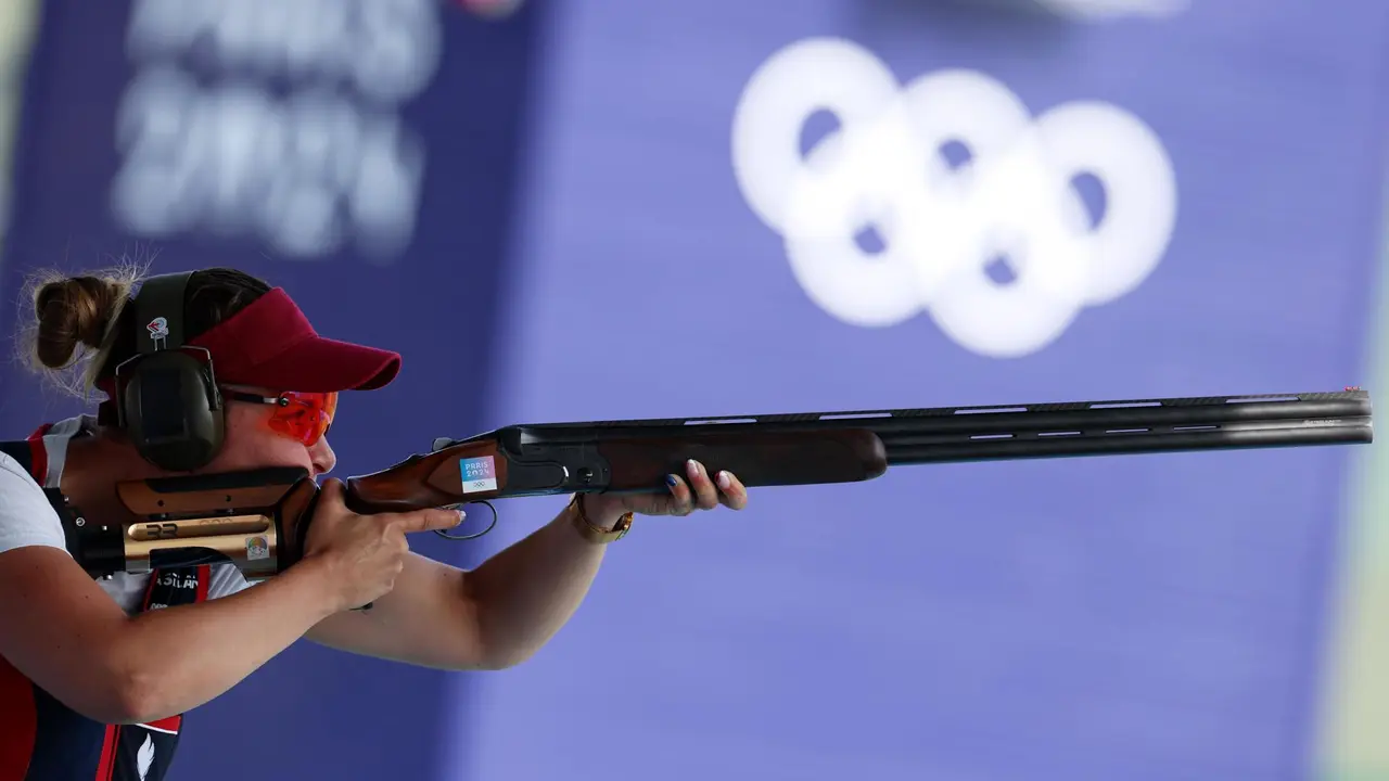 La espa&ntilde;ola Fatima Galvez compite en foso. EFE/EPA/VASSIL DONEV