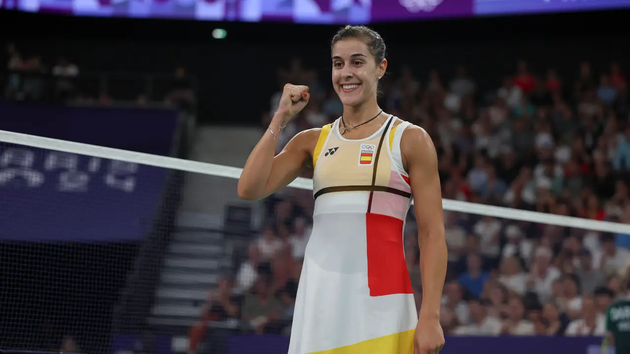 La espa&ntilde;ola Carolina Mar&iacute;n celebra su victoria ante la irlandesa Rachael Darragh. EFE/ Sashenka Gutierrez/efe
