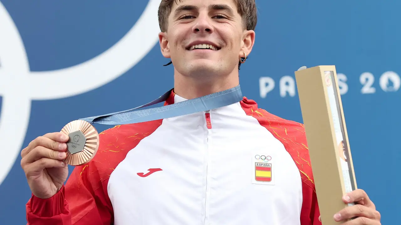 Pau Echaniz, medalla de bronce en la prueba de K1 de pirag&uuml;ismo eslalon en Vaires-sur-Marne, Francia. EFE/EPA/ALI HAIDER