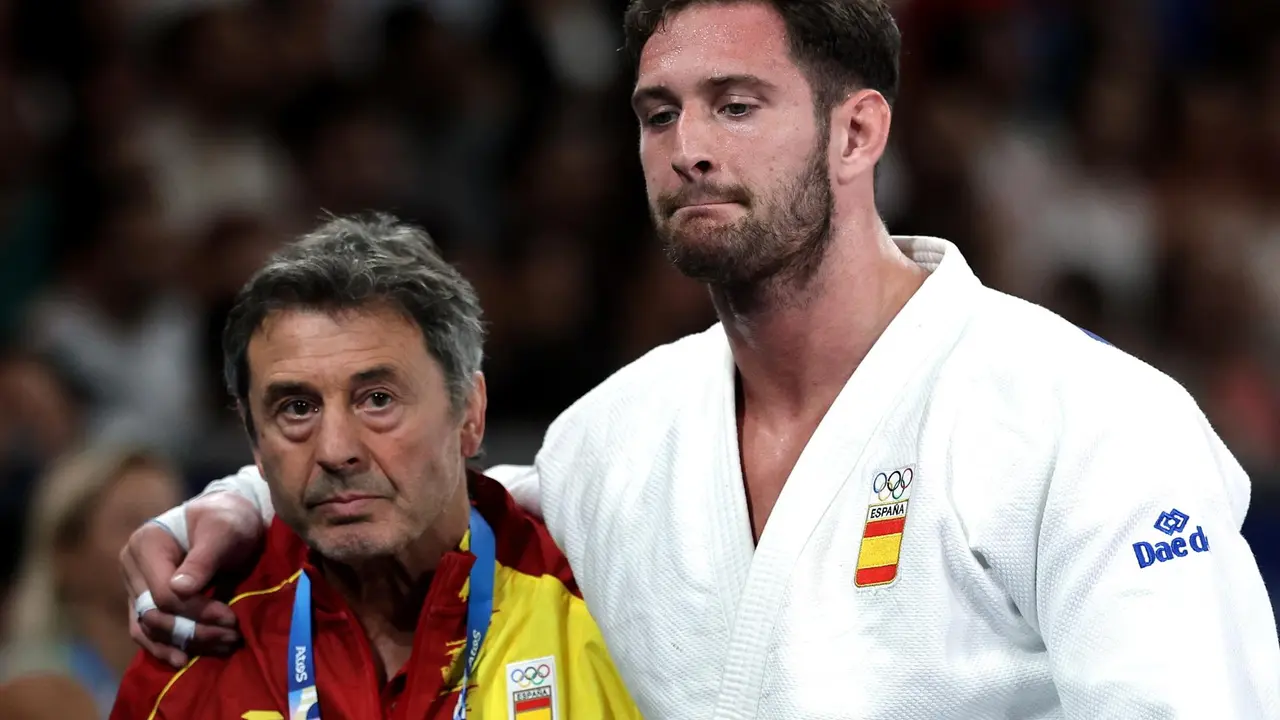 El espa&ntilde;ol Nikoloz Sherazadishvili se lamenta tras perder en la lucha por el bronce. EFE/EPA/CHRISTOPHE PETIT TESSON