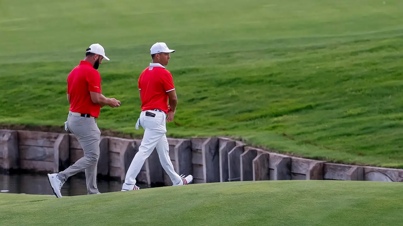 El espa&ntilde;ol Jon Rahm declar&oacute; este jueves, tras firmar 67 golpes (4 bajo par) en el inicio del torneo en Guyancourt, Francia. EFE/EPA/ERIK S. LESSER