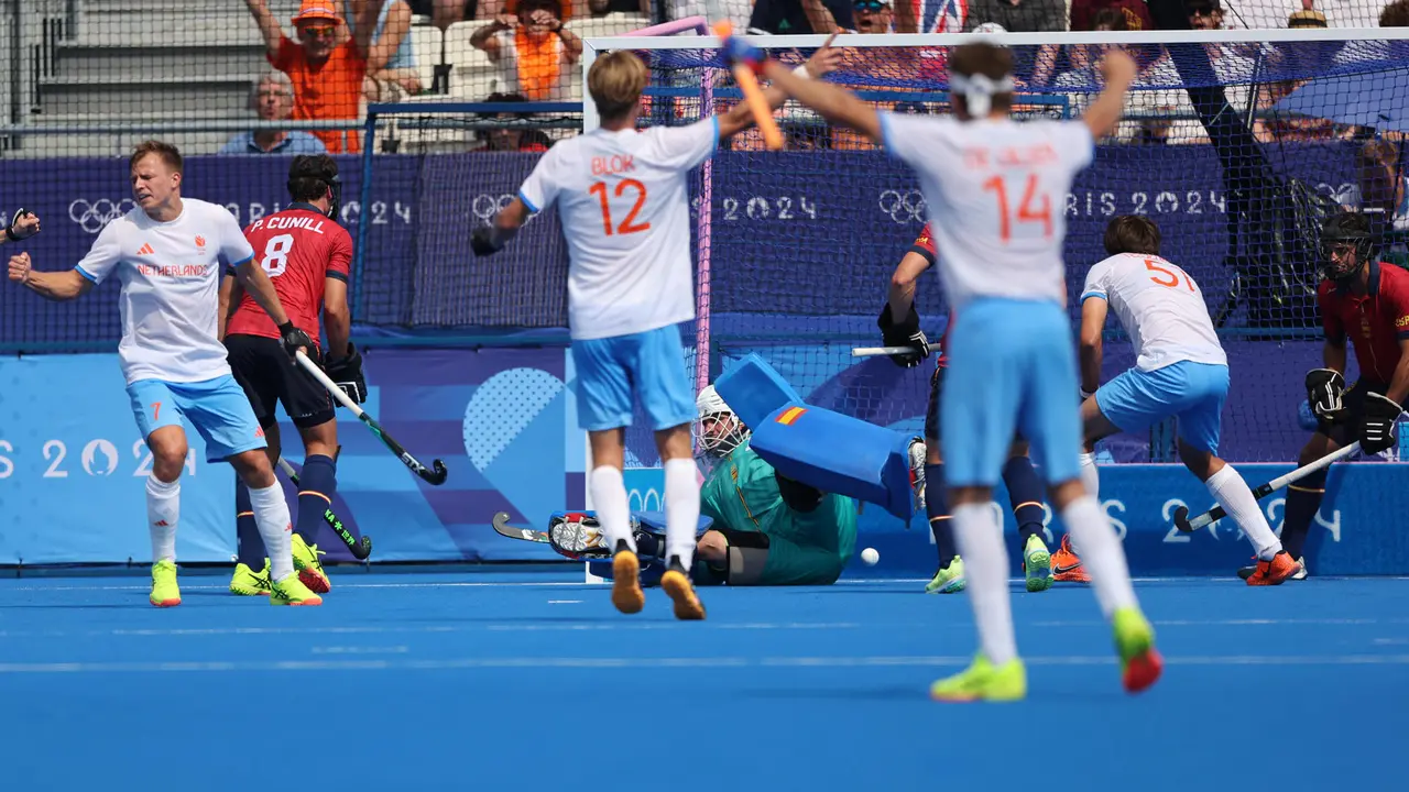 Pa&iacute;ses Bajos anota frente a Espa&ntilde;a, durante el partido de hockey hierba de los Juegos Ol&iacute;mpicos Par&iacute;s 2024 en Colombes, Francia, este viernes. EFE/ Miguel Guti&eacute;rrez