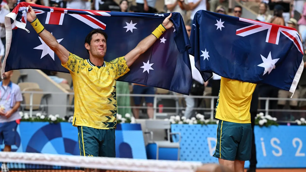 Matthew Ebden y John Peers de Australia celebran el t&iacute;tulo ol&iacute;mpico de dobles despu&eacute;s de ganar la final contra Austin Krajicek y Rajeev Ram, de los Estados Unidos. EFE/EPA/CAROLINE BLUMBERG