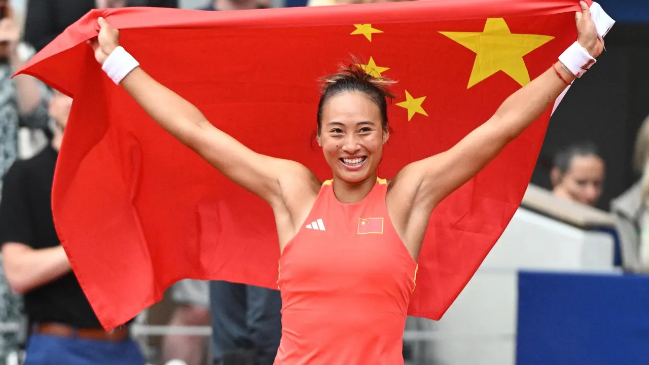 La china Qinwen Zeng campeona ol&iacute;mpica en Roland Garros. EFE/EPA/CAROLINE BLUMBERG