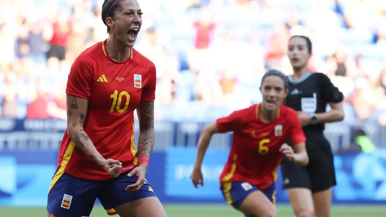 La delantera de Espa&ntilde;a Jennifer Hermoso celebra su gol ante Colombia durante el partido de cuartos de final de f&uacute;tbol femenino de los Juegos Ol&iacute;mpicos de Par&iacute;s 2024, disputado en el Estadio de Lyon (Francia). EFE/ Kiko Huesca