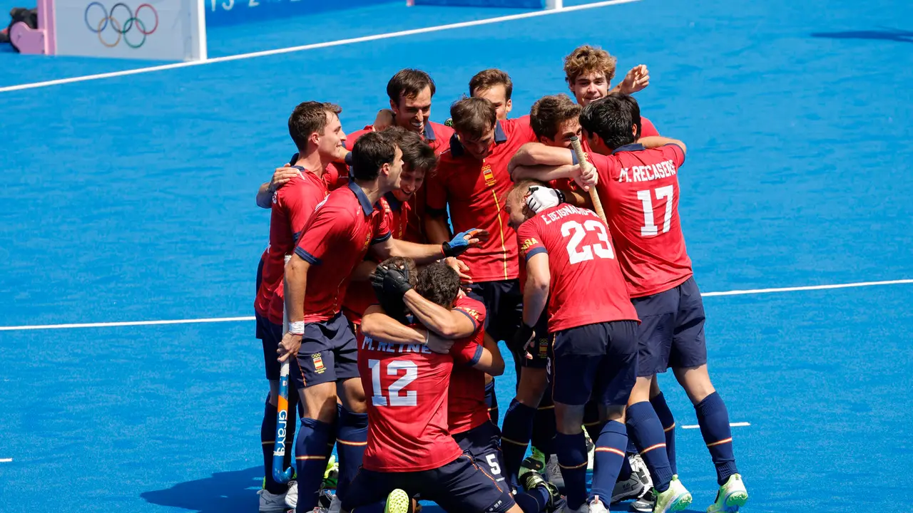 Jugadores de la selecci&oacute;n espa&ntilde;ola celebran su victoria tras el partido de cuartos de final entre B&eacute;lgica y Espa&ntilde;a. EFE/Lavandeira Jr