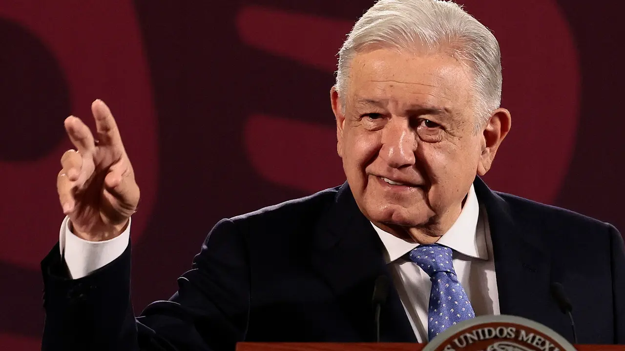 El presidente de M&eacute;xico, Andr&eacute;s Manuel L&oacute;pez Obrador, habla en su conferencia de prensa matutina en el Palacio Nacional de Ciudad de M&eacute;xico (M&eacute;xico). Imagen de archivo. EFE/ Jos&eacute; M&eacute;ndez