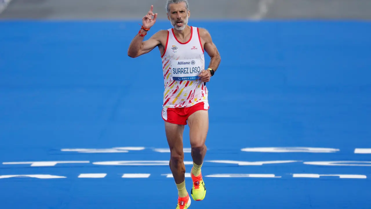El atleta espa&ntilde;ol Alberto Su&aacute;rez, medalla de plata en la final de la marat&oacute;n T12 masculino en los Juegos Paral&iacute;mpicos de Par&iacute;s 2024. EFE/ Javier Etxezarreta